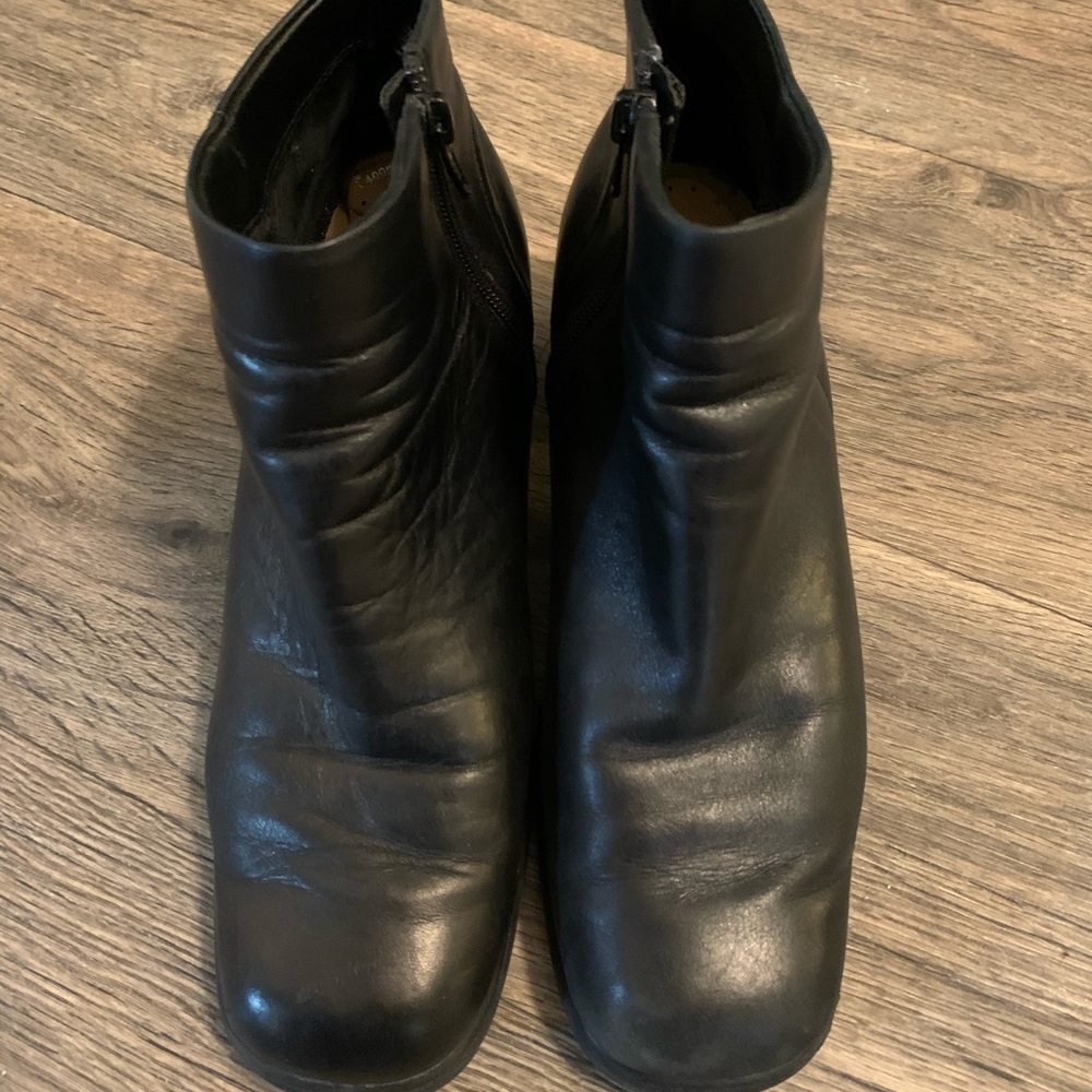 Cute black leather boots!